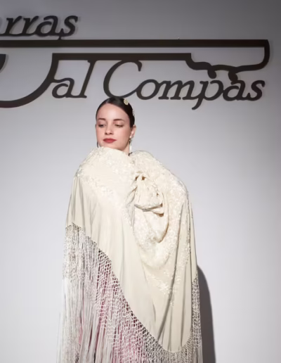 cristina gallo sobre el escenario en un espectáculo flamenco en Málaga