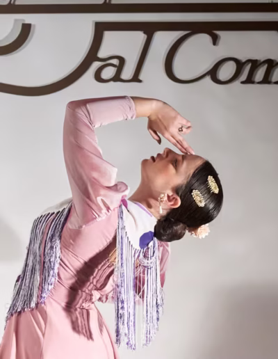 Elegancia y porte de la bailaora cristina gallo referente del baile en Málaga