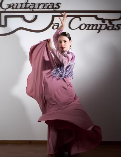La bailaora malagueña Cristina Gallo desplante flamenco con intensidad