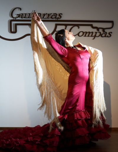Remate final del baile de Luisa Chicano en un espectáculo de flamenco en vivo