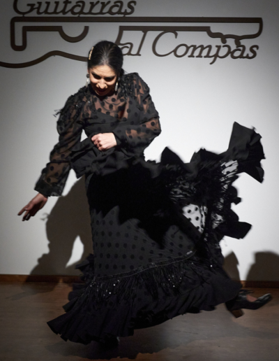 Luisa Chicano bailaora fuerza y compás en pleno zapateado