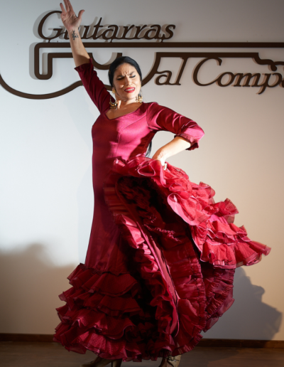 Elegancia y porte de la bailaora Luisa Chicano referente del baile en Málaga