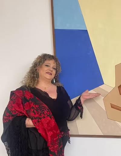 La Cuki con guitarra española