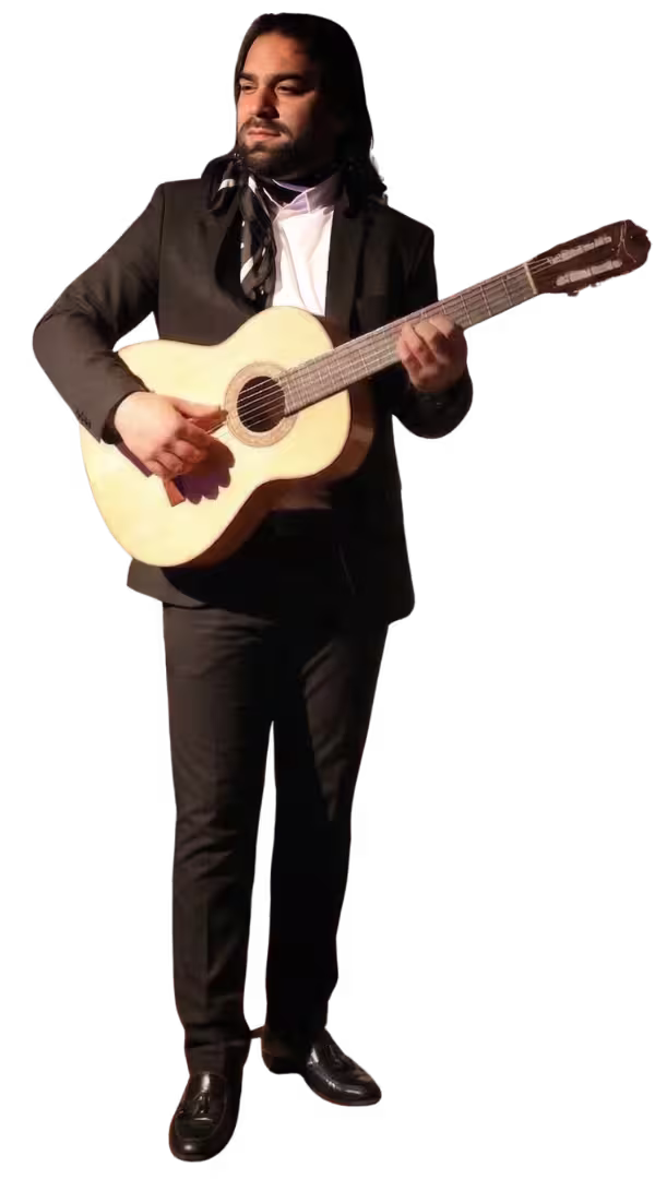 Nane Lucas a la Guitarra Guitarra flamenca preparada en el escenario de Guitarras al Compás para la actuación de Nané Lucas