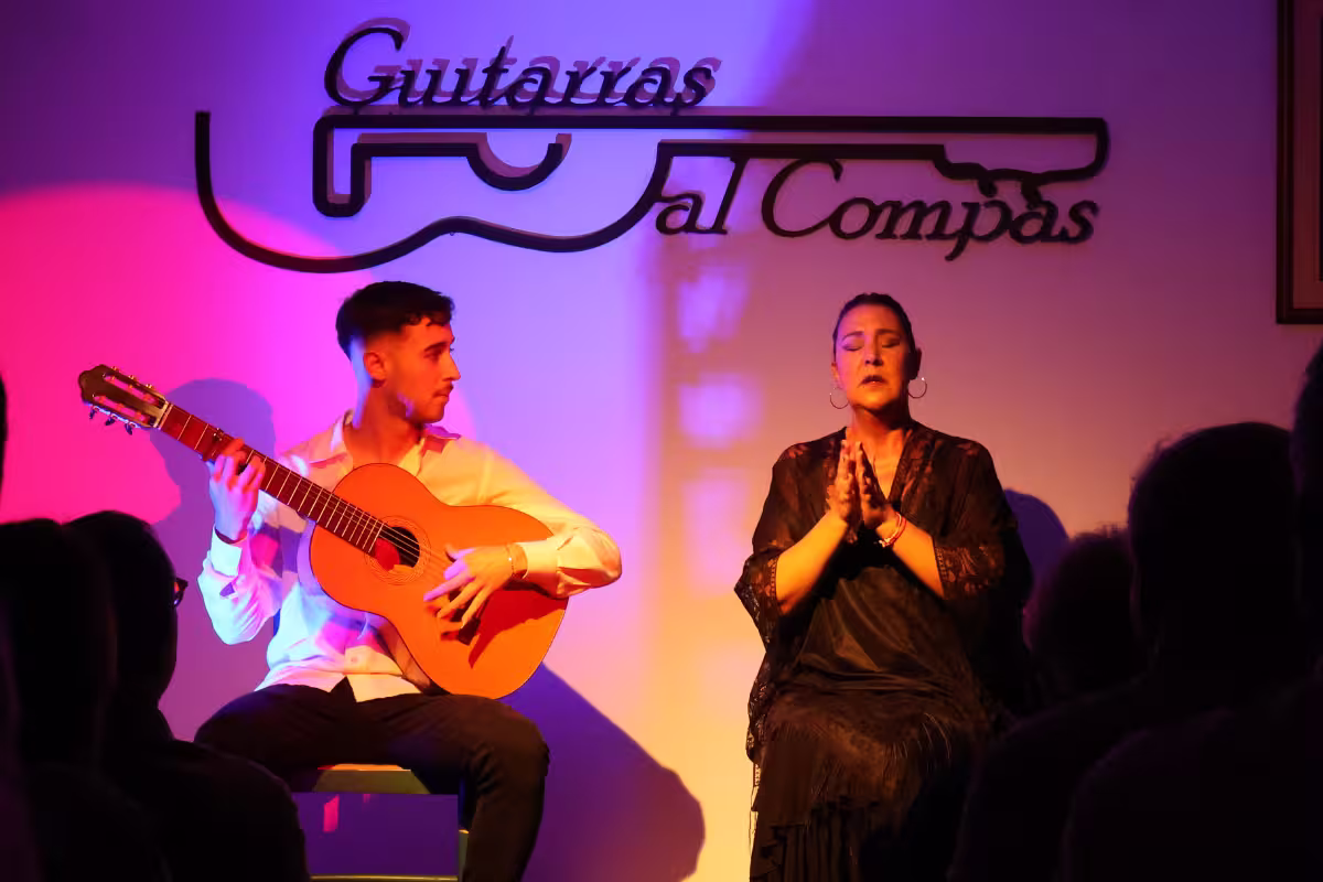 momento mágico de Francis Bonela y Rocío Alcalá en el II Ramillete Flamenco