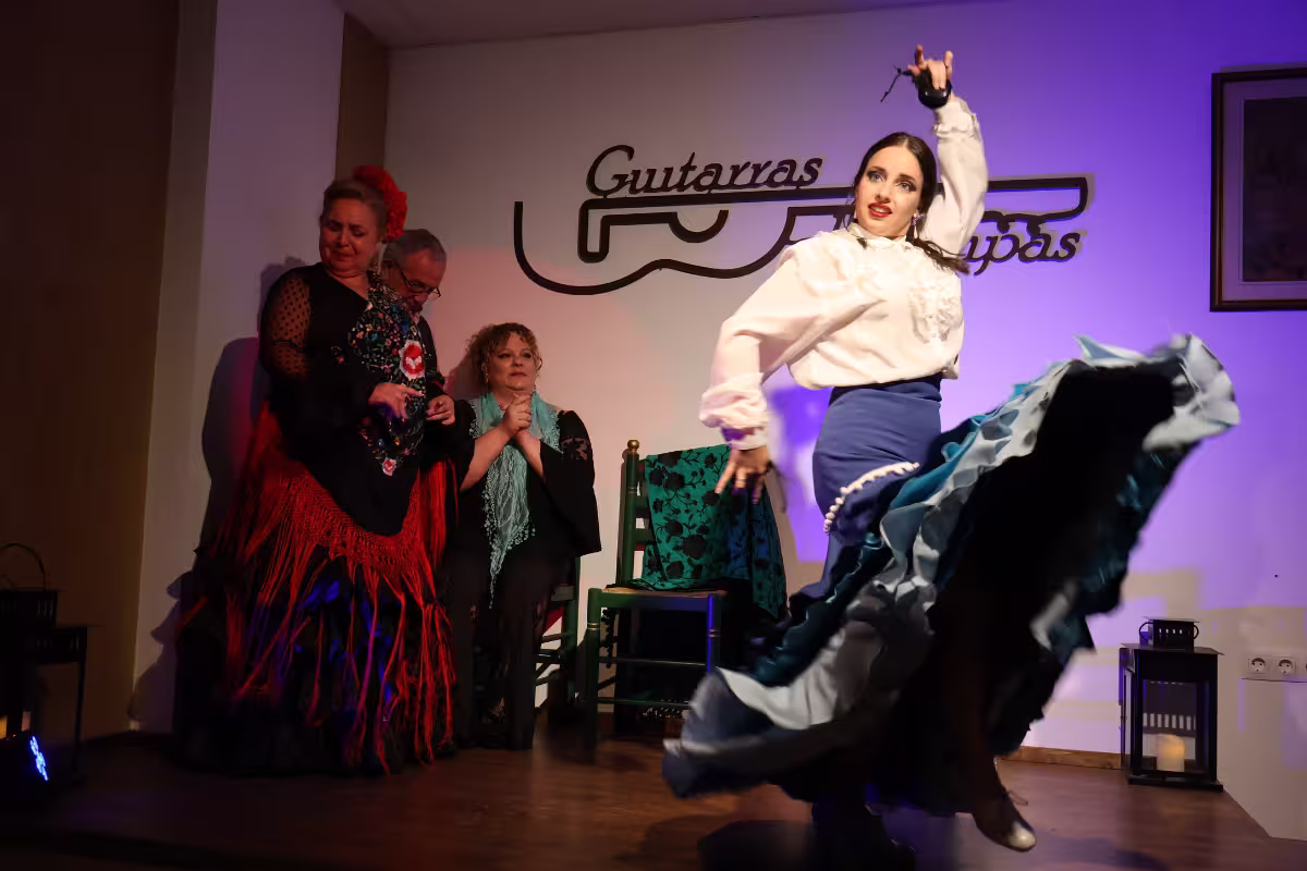 Toñi Miranda al cante y Cristina Gallo al baile en el III Ramillete Flamenco