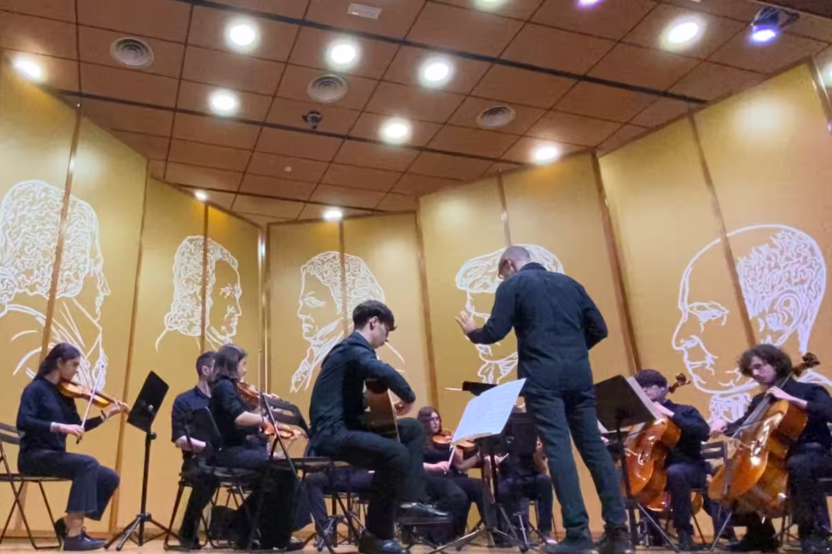 concierto de orquesta y guitarra en la entrega de premios de Guitarras al compas