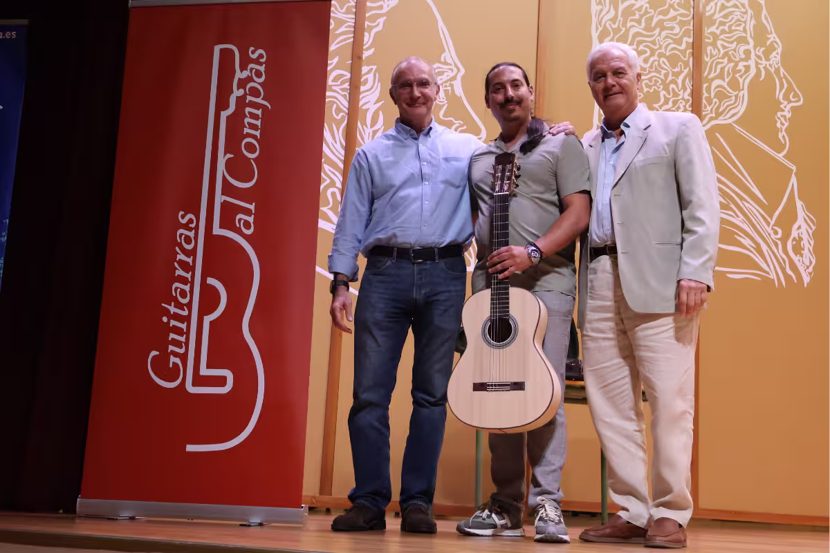 Constructor, ganador y presidente asociación guitarras al compas